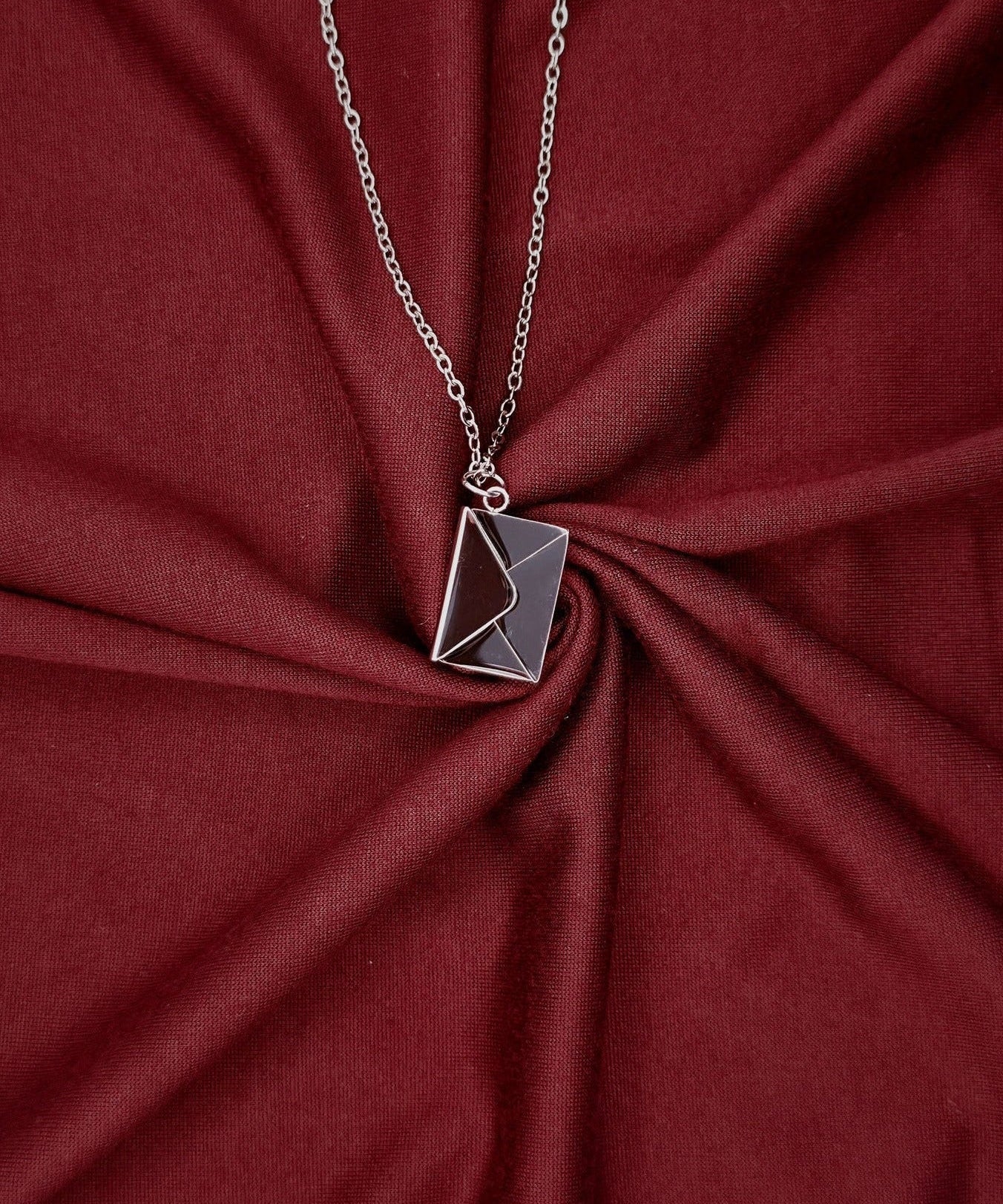 Personalizirana ogrlica s tajnom porukom